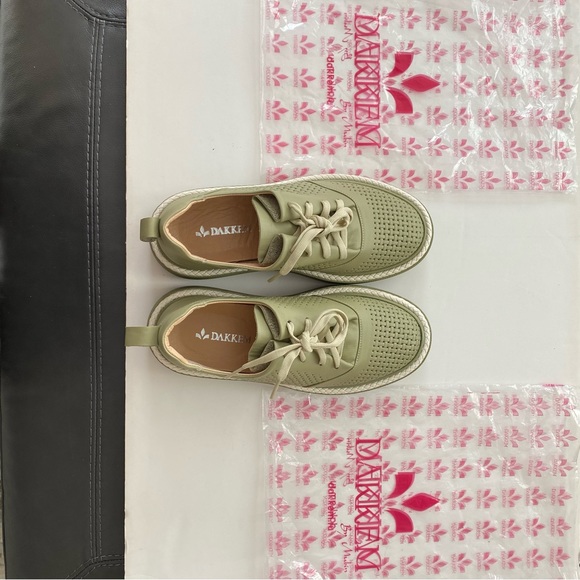 NWOB DAKKEM Women Sneakers - Picture 10 of 11